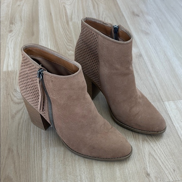 Universal Thread Shoes - Universal Thread Stylish Tan Ankle Boots